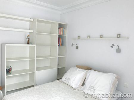 Logement à Paris, Location meublée - Photo 2