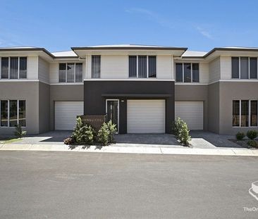 Centrally Located 4 Bedroom Townhouse - Photo 3