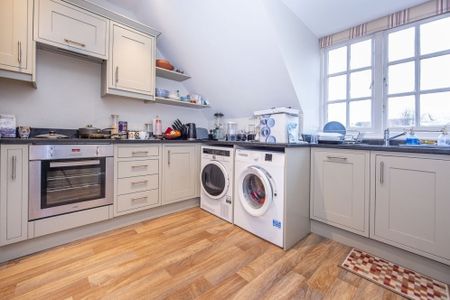 3 bedroom flat to rent - Photo 2