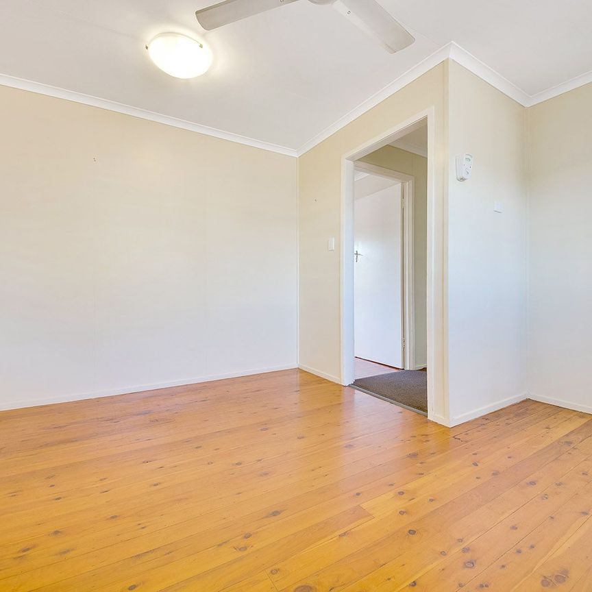 :: BREAK LEASE - NEAT AS A PIN, 3 BEDROOM FAMILY HOME - Photo 1