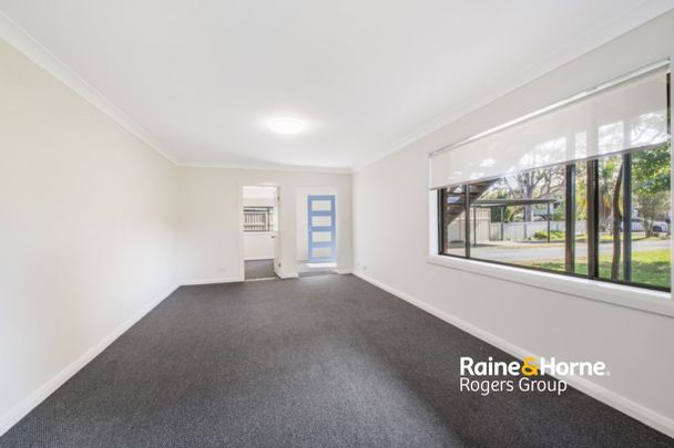 Private 3-Bedroom Downstairs Unit (lawn maintenance included) - Photo 1