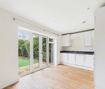 Honington Mews, Farnborough, Hampshire, GU14 - Photo 6