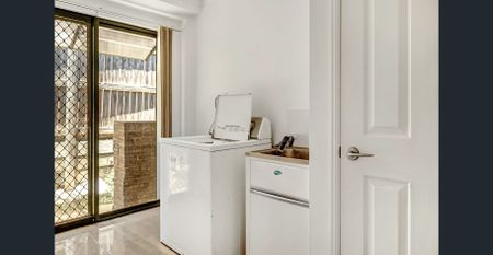 4 Bedroom Well situated Family Home - Photo 4