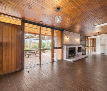 Updated perfectly private log cabin style home - Photo 2