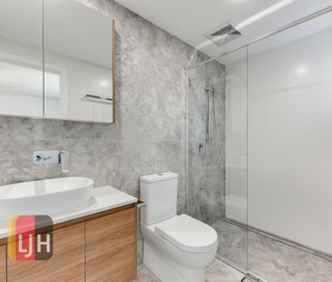 PARKSIDE TWO-BEDROOM UNIT IN A SMALL, QUIET COMPLEX - Photo 6