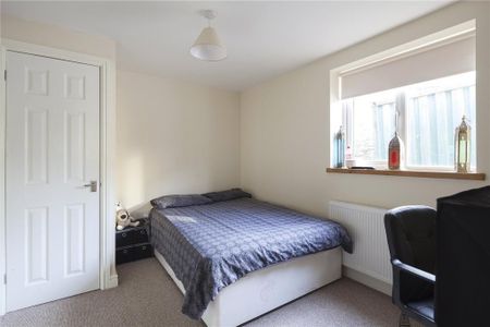 4 bedroom semi-detached house to rent - Photo 5