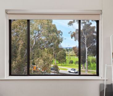 Studio with parkland frontage - Photo 2