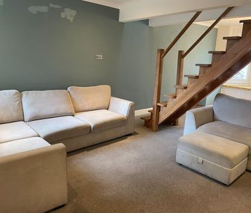 3 Bed Terraced House, Churchill Road, CR2 - Photo 2