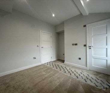 4 bedroom apartment to rent - Photo 2