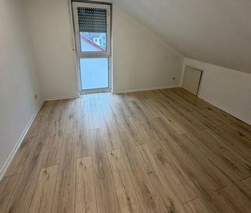 2 Zimmer Wohnung - Frisch Saniert ! Inkl. Küche, Stellplatz etc.. - Photo 1