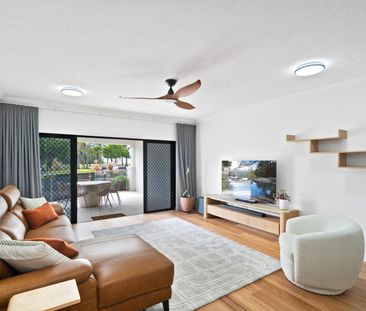 Tastefully renovated unfurnished apartment in Watermark with palm-f... - Photo 1