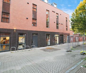 1 bedroom in a flat share to rent - Photo 5