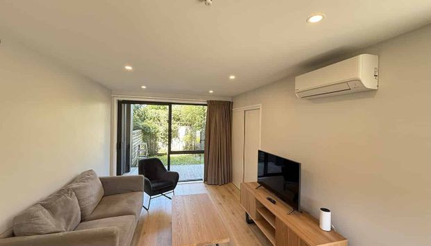 Perfectly situated in the vibrant area of Papatoet - Photo 1