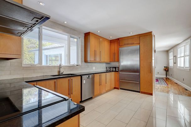 354 Boul. Beaconsfield - Photo 1