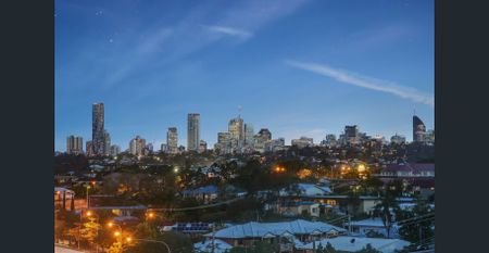 3RD FLOOR APARTMENT WITH PRIVATE NORTH-FACING BALCONY - Photo 5