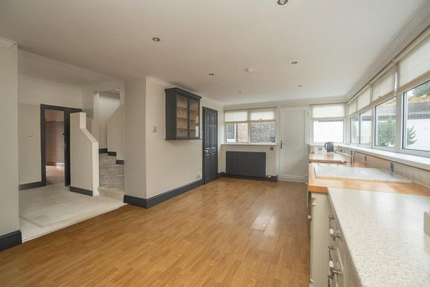 5 bedroom detached house to rent - Photo 1