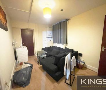 3 bedroom flat to rent - Photo 2