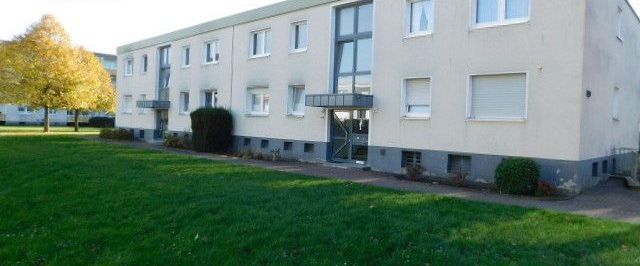 Moderne und gut geschnittene 3-Zimmer-Wohnung im 1. OG mit Balkon und Vinylboden... - Foto 1