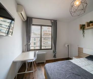 Calle de O'Donnell, Madrid, Community of Madrid 28009 - Photo 5