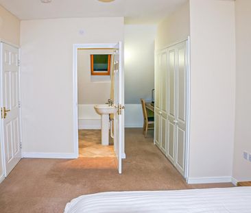 1 bedroom House To Let Total Size: 1777 SQ FT - Photo 1