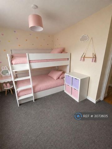 2 bedroom end of terrace house to rent - Photo 2