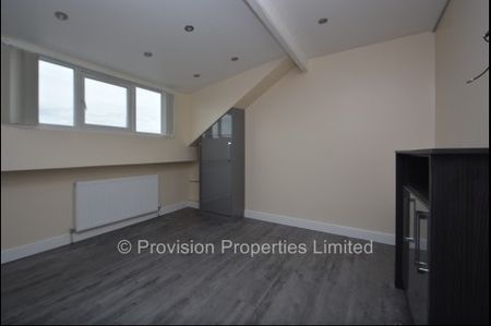 2 Bedroom Apartment Hyde Park - Photo 4