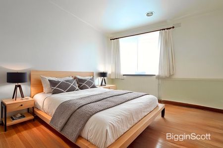 Lifestyle Convenience - Minutes to Chadstone & Train Stations - Photo 3