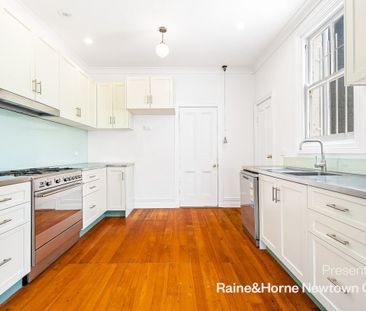 Oasis of charm offering 3 beds plus separate studio - Photo 1