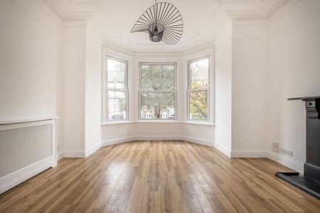 4 bedroom semi-detached house to rent - Photo 3