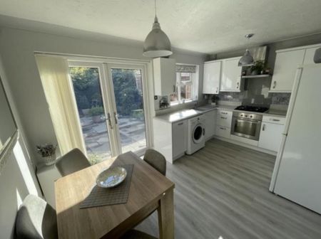 3 bedroom semi-detached house to rent - Photo 5