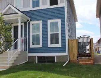 Cozy 2 master bedroom + den/family room 1/2 duplex | 79 Auburn Meadows Heath, Calgary - Photo 1