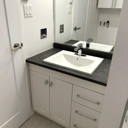 St-Jean-sur-Richelieu, 41/2, Impeccable! Rénové! Frais peint en blanc. Paisible. Non fumeur de toute substance, 1275$, septembre ou octobre - Photo 3