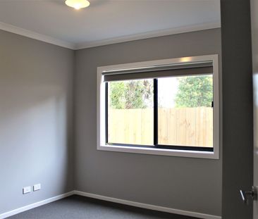 MODERN TOWNHOUSE IN GREAT LOCATION!!! - Photo 3