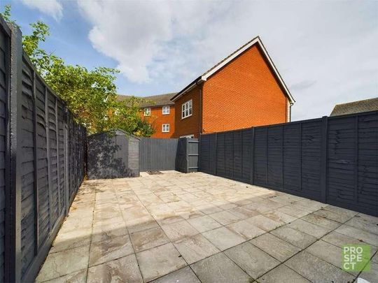 Daylesford Grove, Slough, Berkshire, SL1 - Photo 1