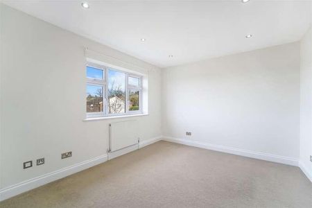 Montrouge Crescent, Epsom, KT17 - Photo 3