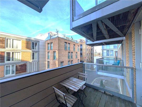 Studio to rent - Photo 1