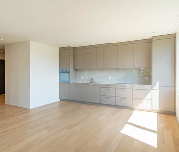 Moderne 3.5-Zi.-Wohnung mit Aussicht in Uzwil - Photo 2