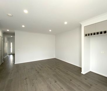 Stylish Home in Cloverton Estate: Modern Amenities and Prime Location - Photo 2