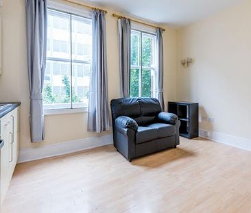 Located only a few minutes walk to Archway Station zone 2 Northern Line - Photo 6