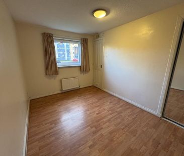 2 bedroom ground floor flat to rent - Photo 2