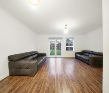 4 bedroom semi-detached house to rent - Photo 4