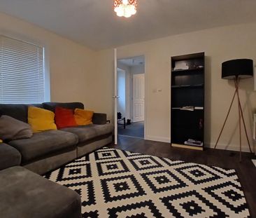 4 bedroom semi-detached house to rent - Photo 2