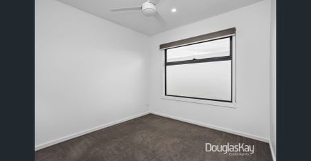 Contemporary Family Showpiece in the Heart of Sunshine. - Photo 4