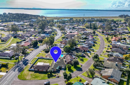 FULLY FURNISHED AND SPACIOUS DUPLEX IN A SOUGHT-AFTER LAKESIDE - Photo 4