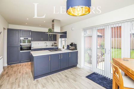 4 bedroom detached house to rent - Photo 5