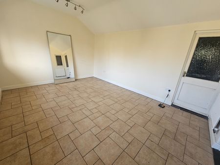 4 Bed Detached House, Biton Close, B17 - Photo 2