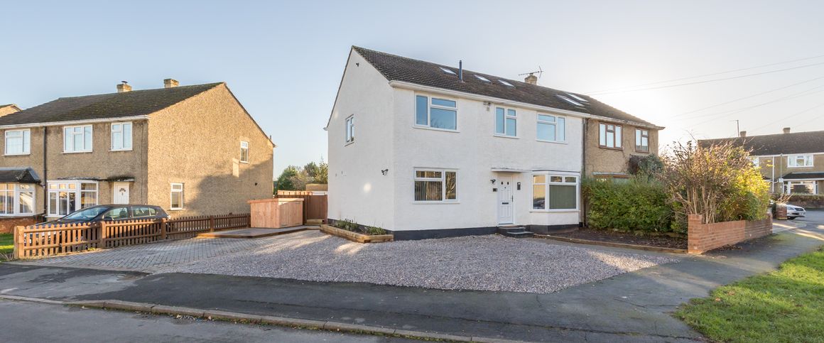 OX Living is proud to present this high-quality 8-bedroom co-living property, perfect for working professionals looking for stylish, stress-free living. Room 2 - Photo 1