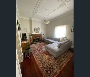 Ashford Art Deco 2-Bedroom Unit in Quiet, Tree-Lined Street with Po... - Photo 6