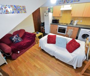 2 bedroom Flat in Cardigan Road, Leeds - Photo 3