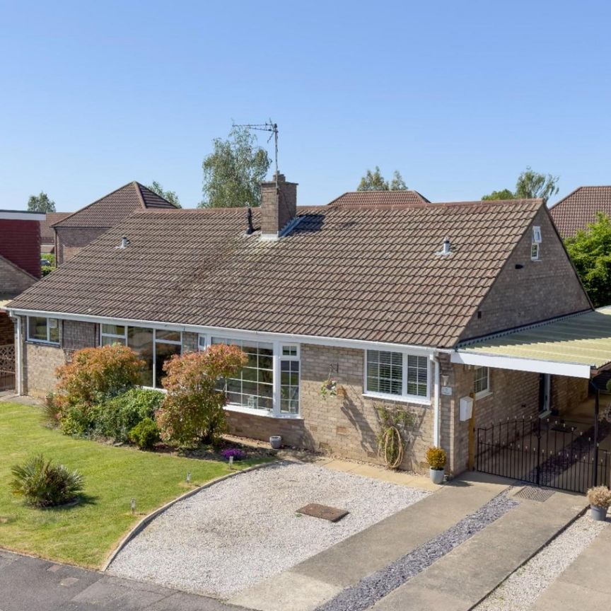 3 bedroom Bungalow To Let - Photo 1